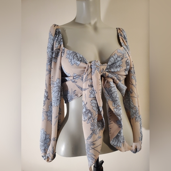 NWOT Blush Wrap Front Crop Blouse Size Medium - Picture 2 of 9